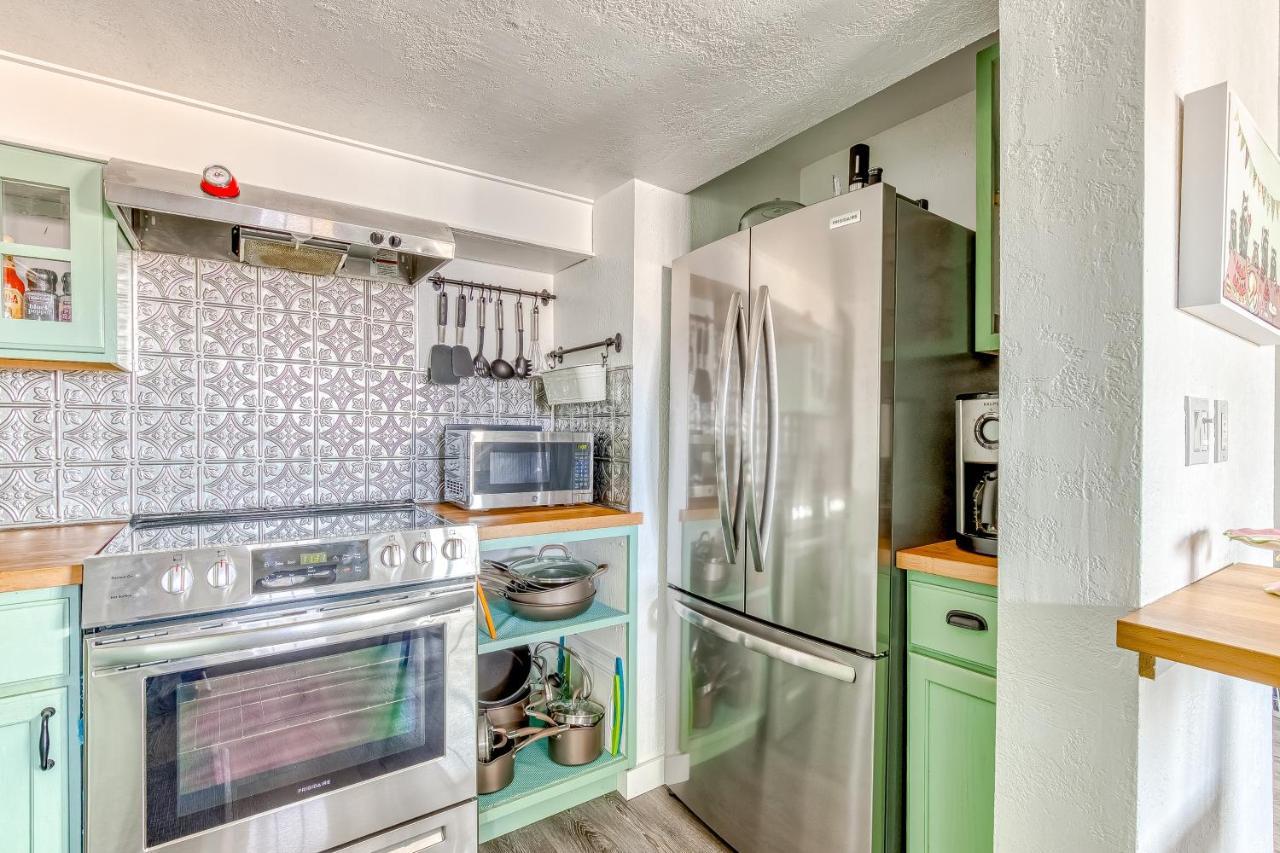 Cake By The Ocean Apartment Lincoln City Exterior photo